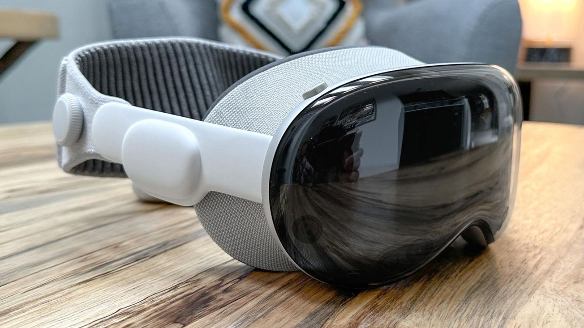 apple-vision-pro-side-view.jpg