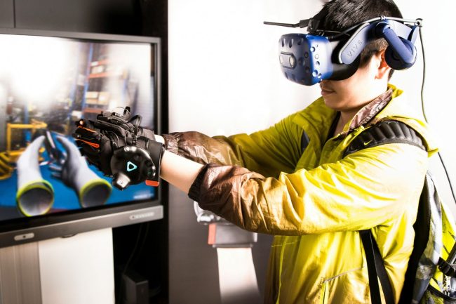 how-virtual-reality-works-650x433.jpg